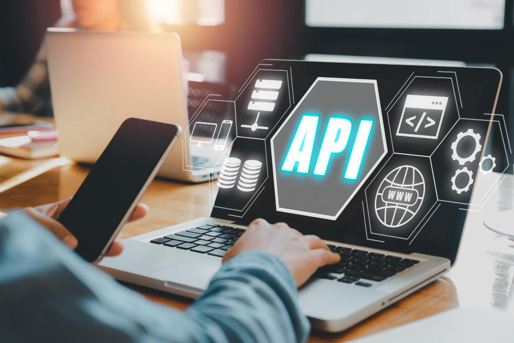 Nomirow: Desarrollo de APIs a Medida para la Conectividad Digital